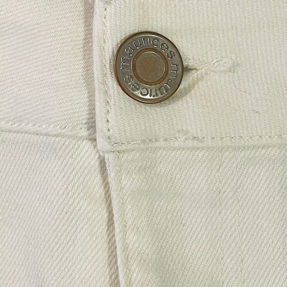 Women Maurices M High Rise Cut Off Stitched White Denim Blue Jean Shorts Size 4 - Picture 3 of 10